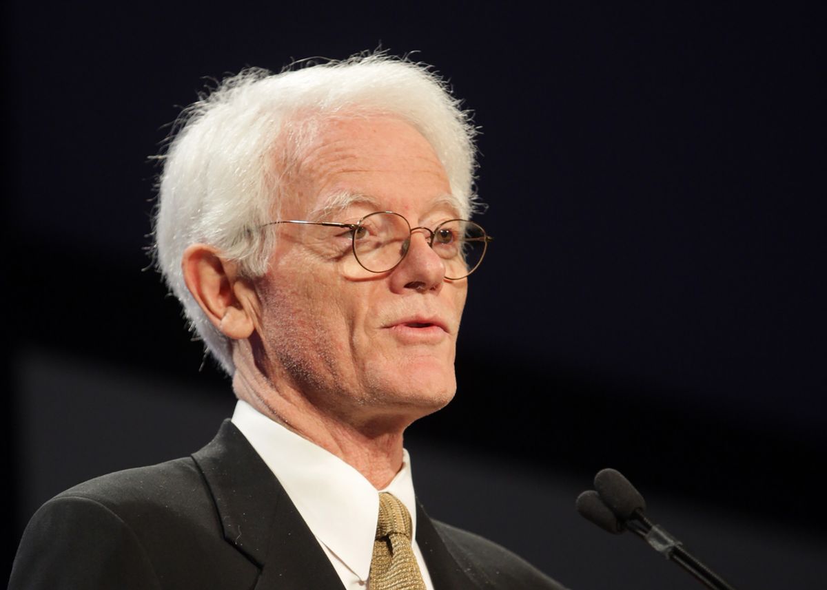 Legendary investor Peter Lynch
source https://www.bloomberg.com/news/articles/2022-05-18/fidelity-legend-peter-lynch-acquires-5-2-stake-in-penny-stock