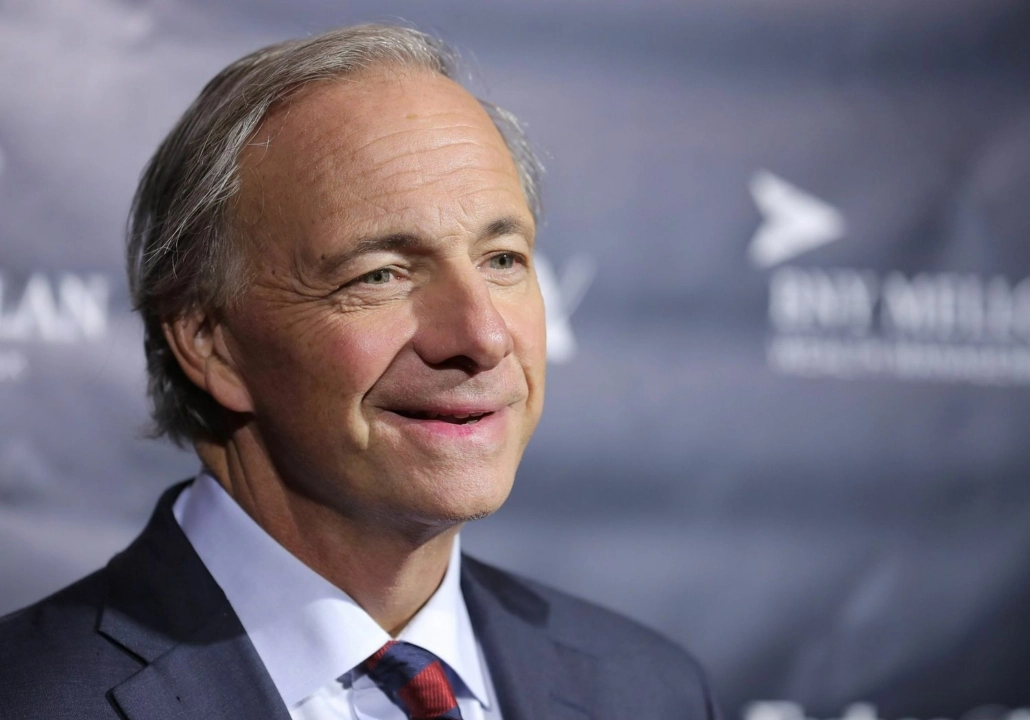 Ray Dalio - Người giàu thứ 36 tại Hoa Kỳnguồn https://www.investopedia.com/ray-dalio-on-the-latest-addition-to-his-principles-series-and-how-to-invest-today-7105045