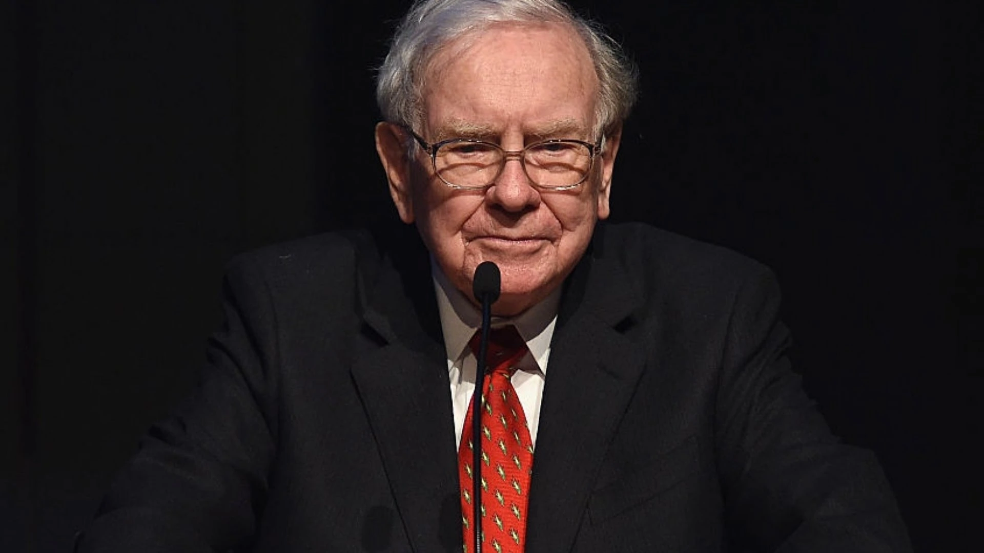 Warren Buffett - il presidente della holding Berkshire Hathawaysource https://www.inc.com/bill-murphy-jr/37-years-ago-warren-buffet-explained-a-brutal-truth-that-most-people- mai-imparare.html