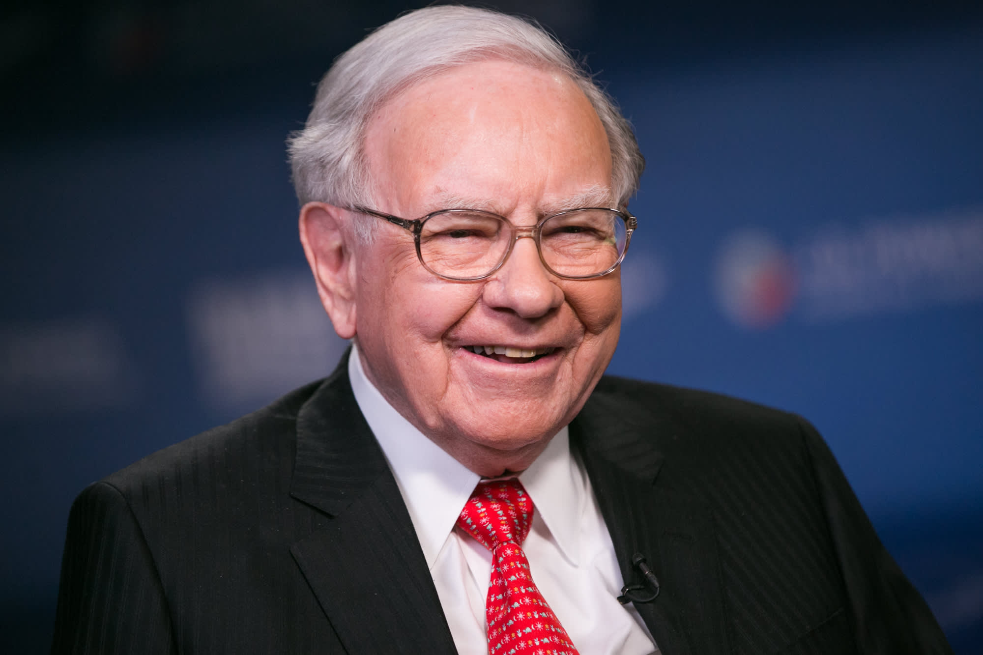 Warren Buffet's key to success is a diversification
source https://www.cnbc.com/2018/03/27/warren-buffetts-key-tip-for-success-read-500-pages-a-day.html
